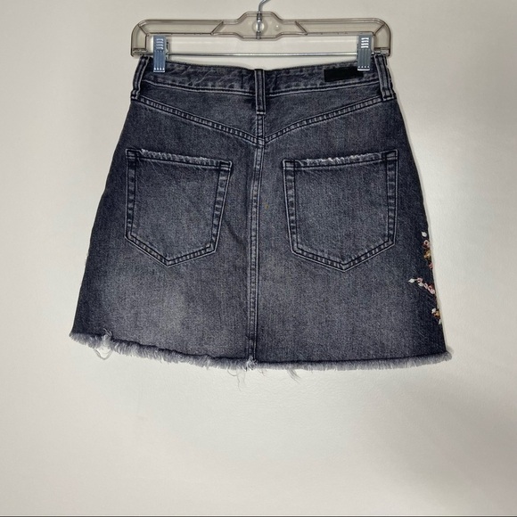 Abercrombie and Fitch Womens Black Denim Short Skirt Floral Distressed 27 - Picture 2 of 4